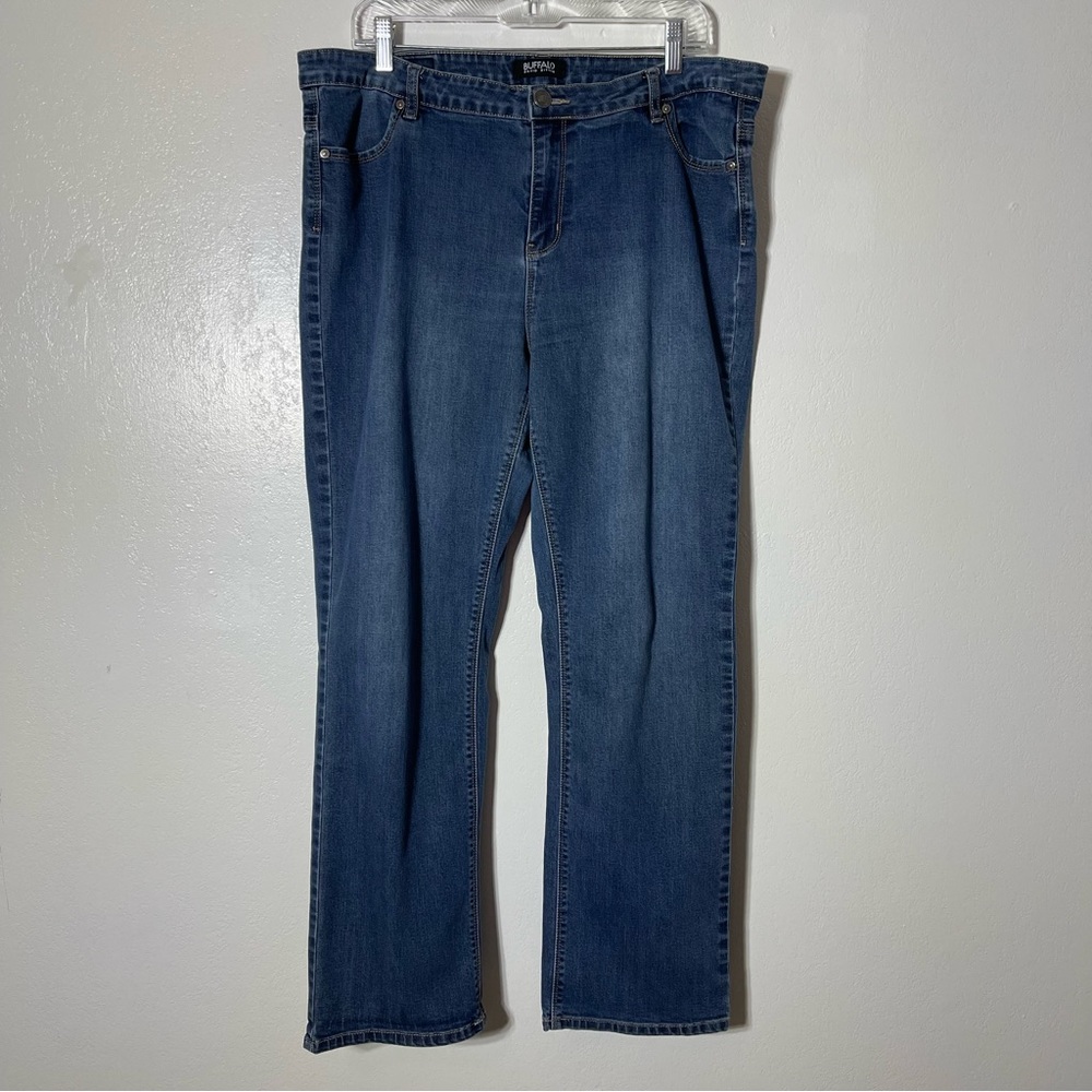 Buffalo David Bitton, Mid Rise Straight Leg. Size 16x30. In excellent condition!